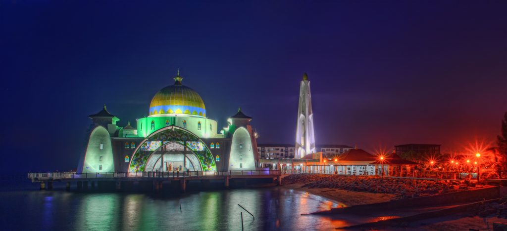 tempat menarik di melaka Masjid Selat Melaka